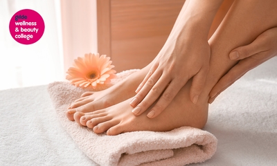 Manicurebehandeling of cosmetische voetzorg (45 min)