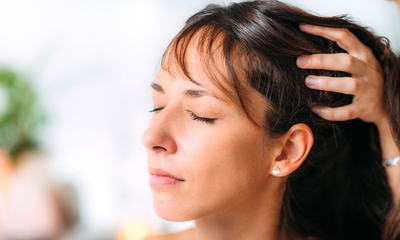 Hairplay-behandeling en hoofd-, nek- en schoudermassage (60 min)