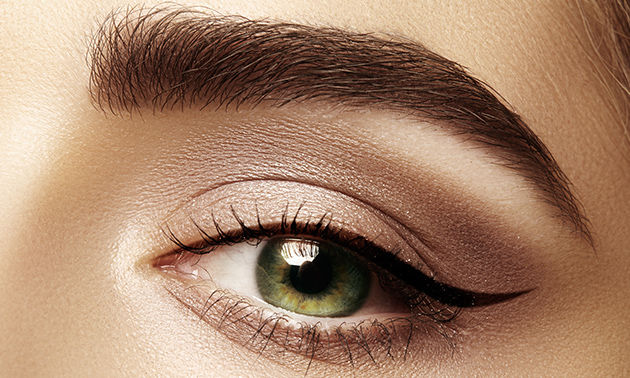Henna brows of microblading