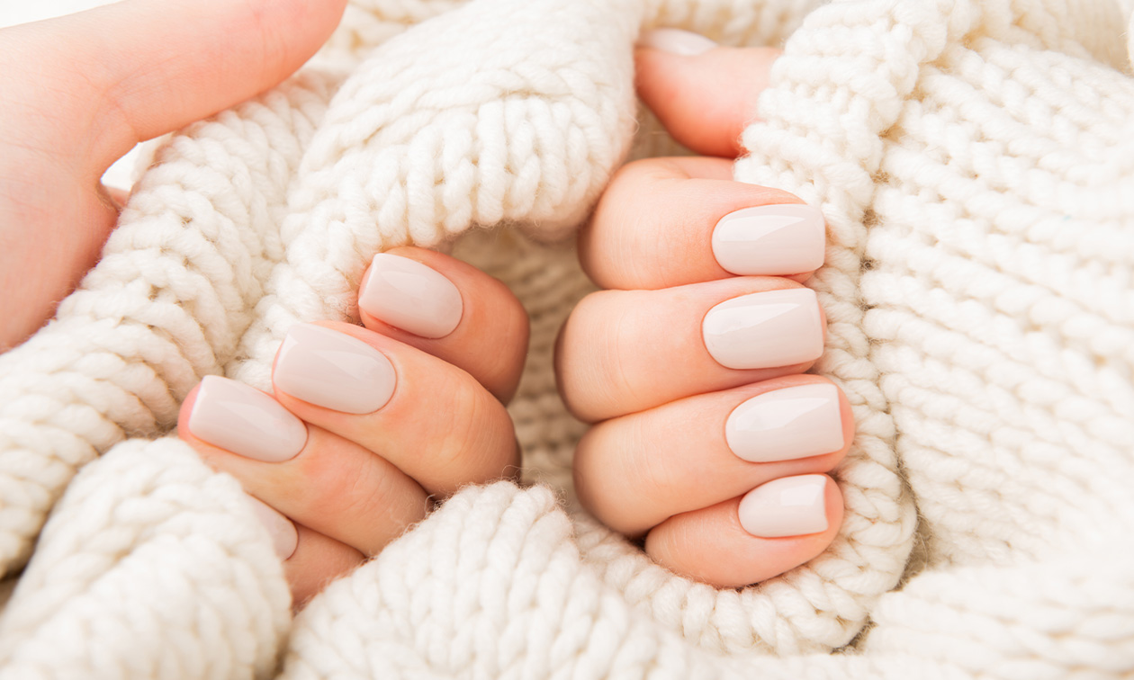 BIAB-behandeling + gellak + evt. manicurebehandeling