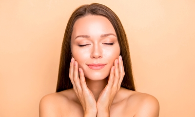 Gezichtsbehandeling naar keuze (45, 60 of 75 min)