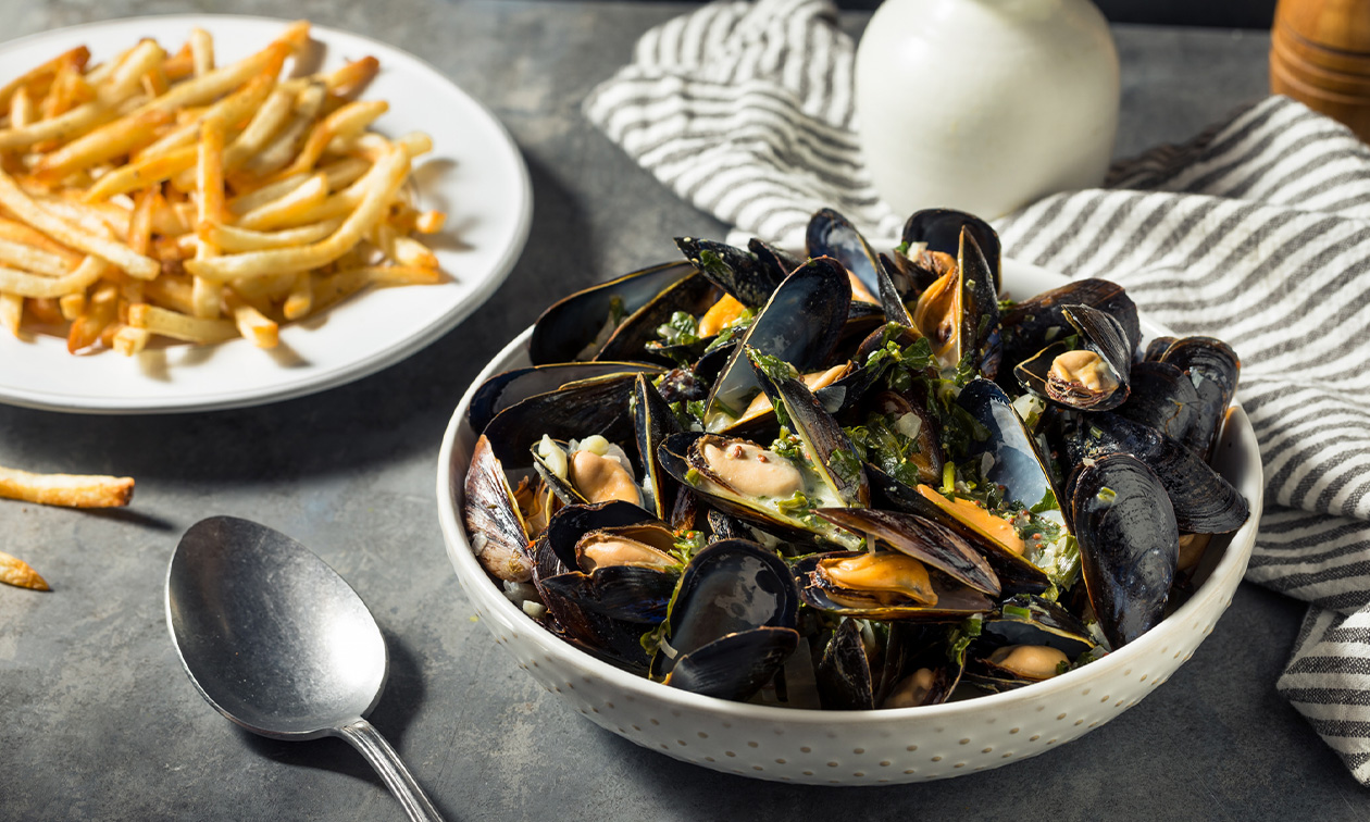 Moules avec sauce au choix + frites au T' Groot Café
