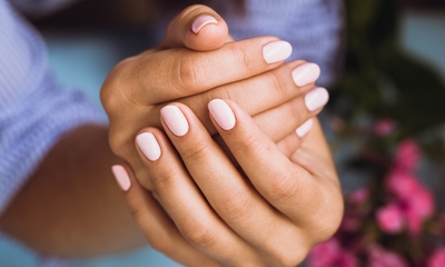 Manicurebehandeling of acrylnagels incl. verlenging naar keuze