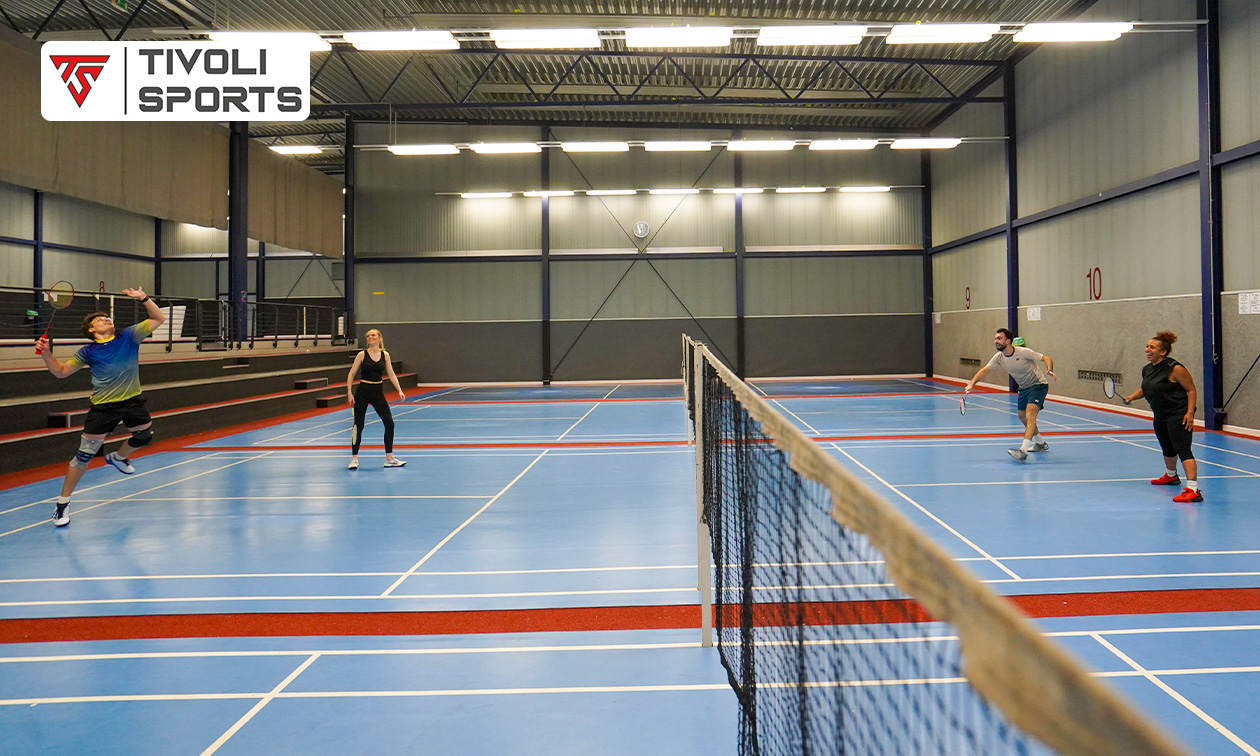 Badminton (90 Minuten) für 2 oder 4 Personen + Leihschlägern und Federball