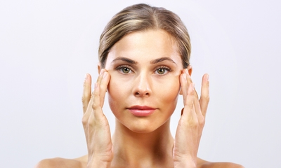 1 of 3 gezichtsbehandelingen (à 60 min) + intake (30 min)