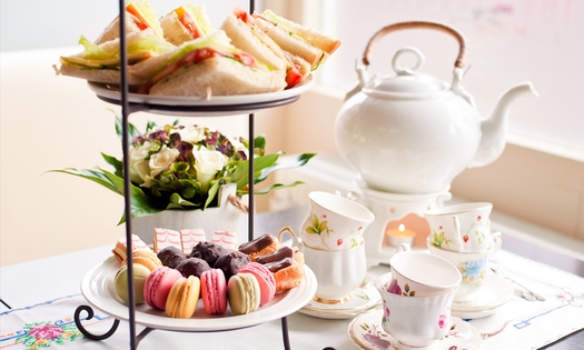 Luxe high tea (2 uur) bij Uzze Randwycker Hoeskamer