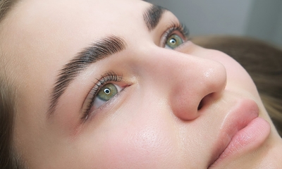 Wimper- of wenkbrauwlift + brow lamination + verf + keratinebehandeling
