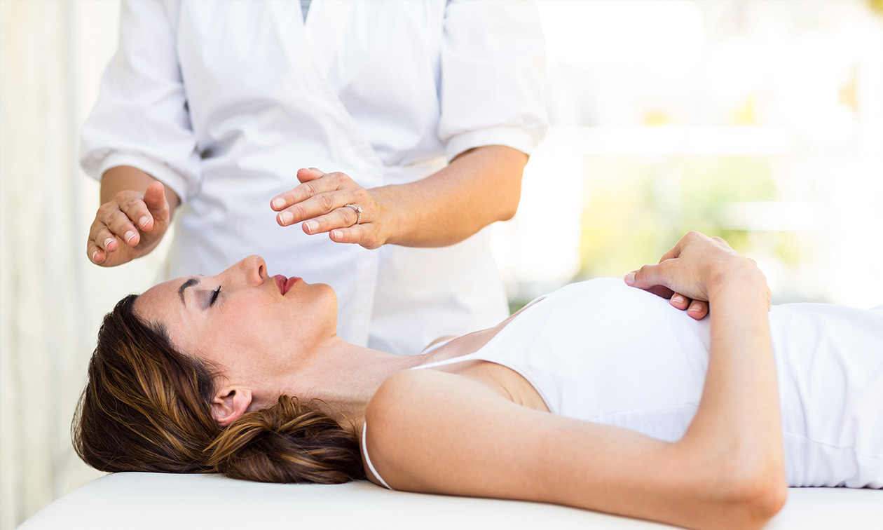 Reikibehandeling + evt. energetische massage (60 min)