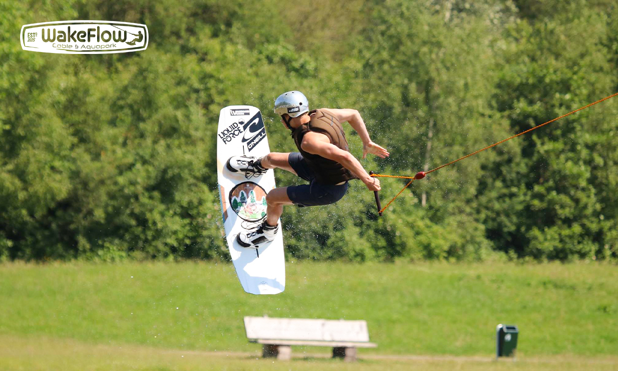 1 of 2 uur waterskiën of wakeboarden of beginnerscursus voor 2 tot 4 personen
