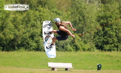1 of 2 uur waterskiën of wakeboarden of beginnerscursus voor 2 tot 4 personen