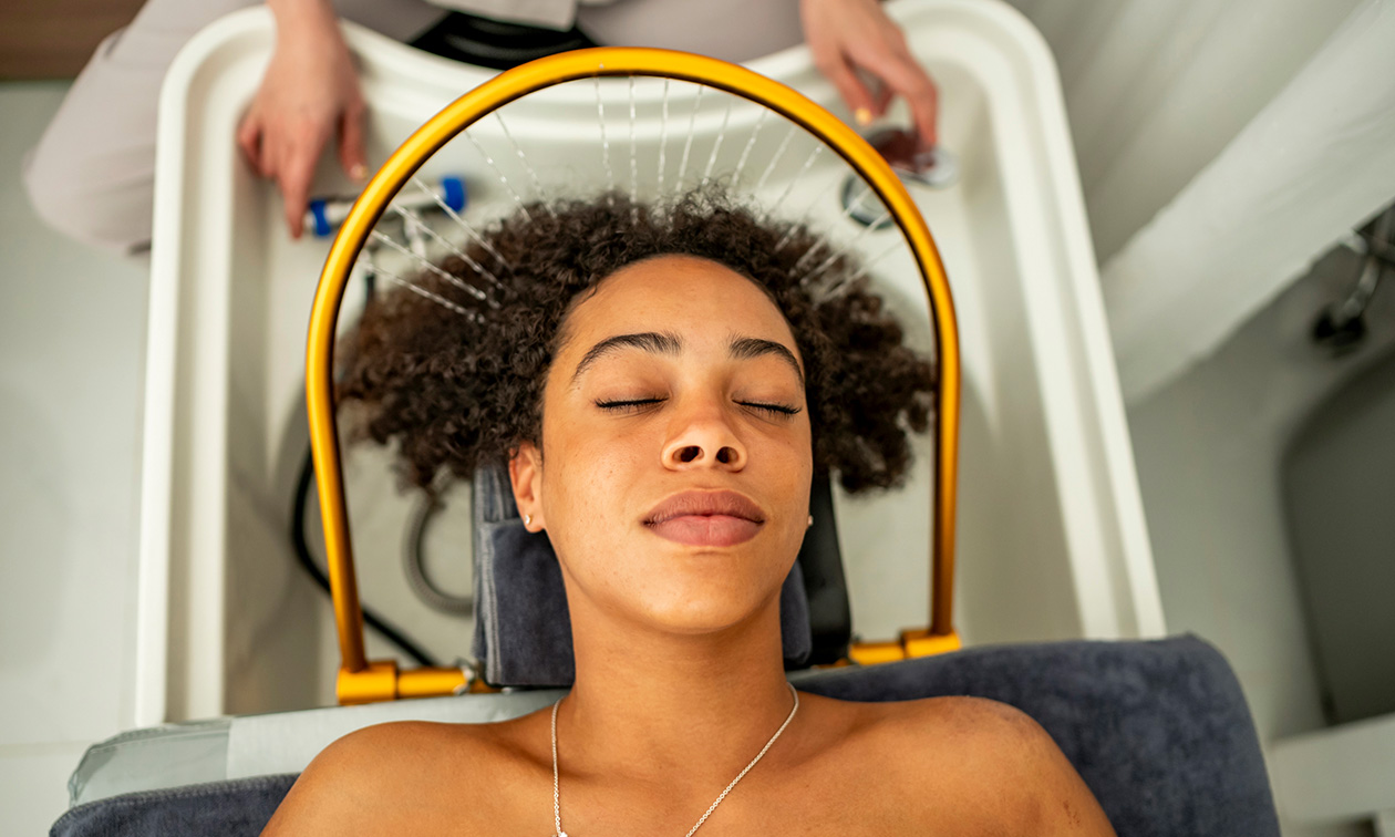 Head spa (45 min), evt. inclusief massage (75 min)