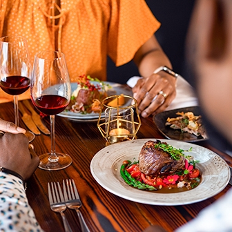 Reserviere einen Tisch und probiere den Herbst