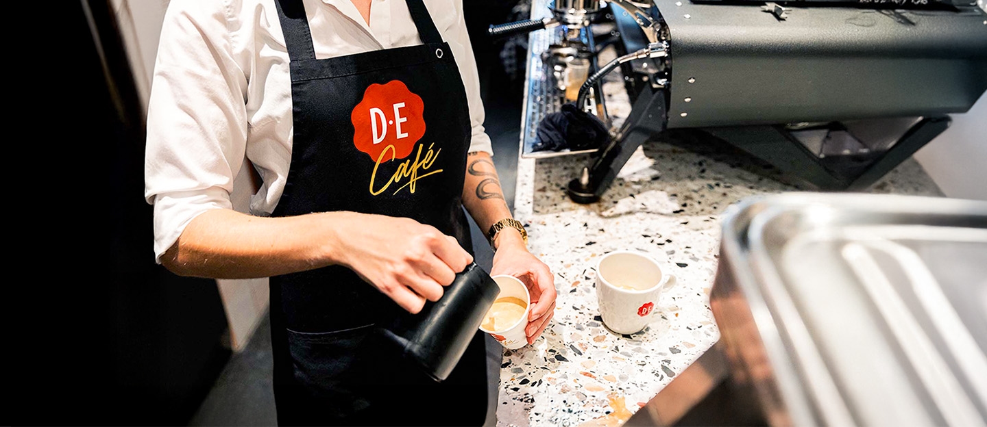 Ervaar de warme sfeer van het Douwe Egberts Café