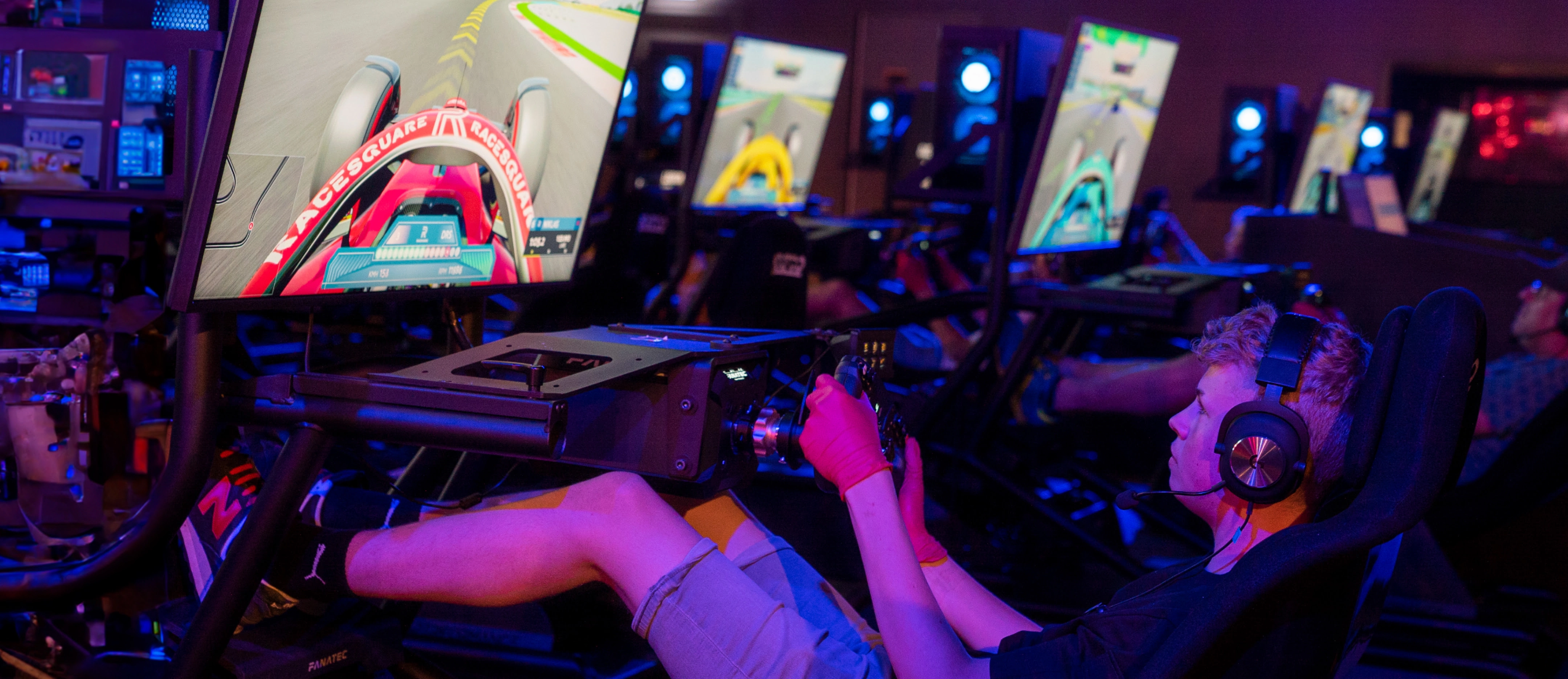 https://images.socialdeal.nl/img/dp-header-desktop-racesimulator.jpg