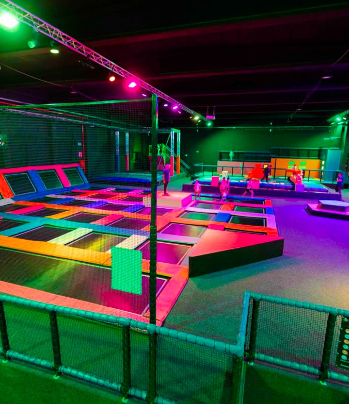 Trampolinespringen bij Arenal Mechelen: ontdek een waar trampolineparadijs