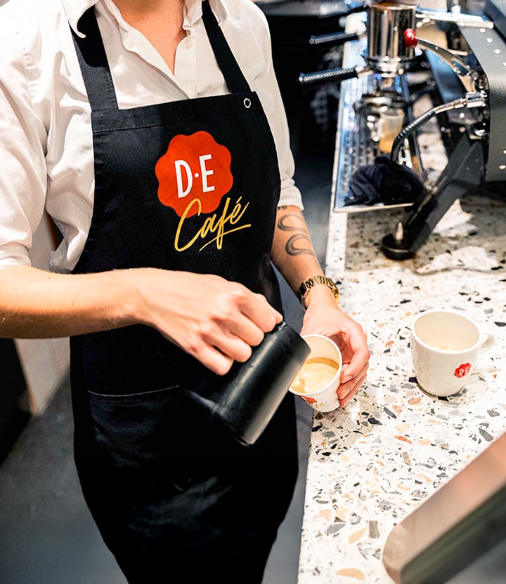 Ervaar de warme sfeer van het Douwe Egberts Café