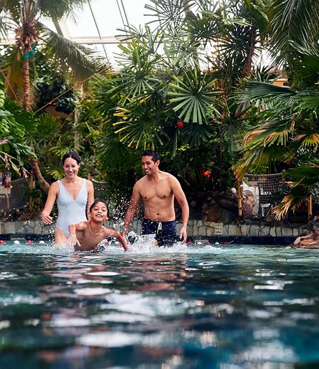 Zwemmen bij Aqua Mundo: ultiem zwemplezier bij ware zwemparadijzen