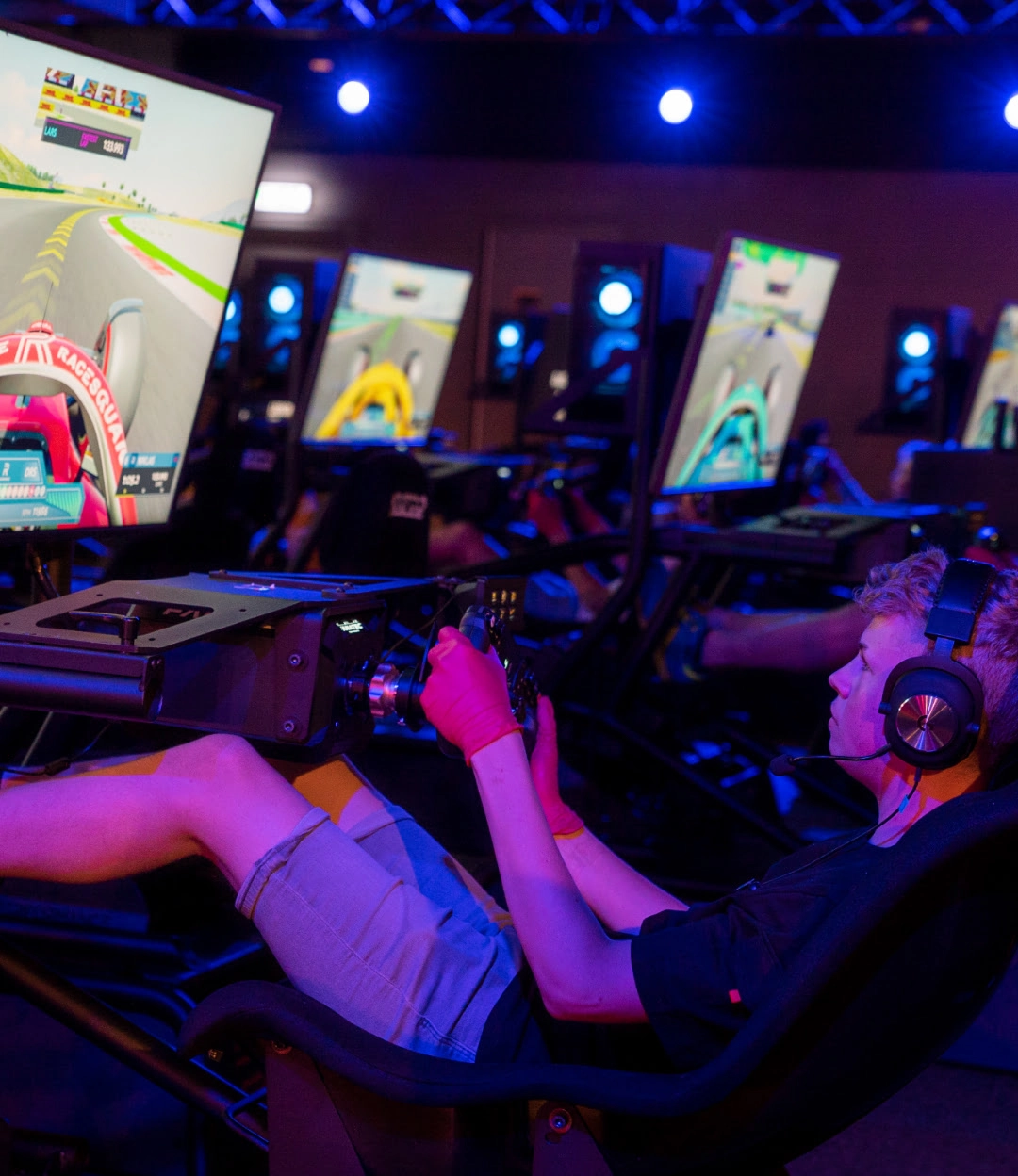https://images.socialdeal.nl/img/dp-header-mobile-racesimulator.jpg